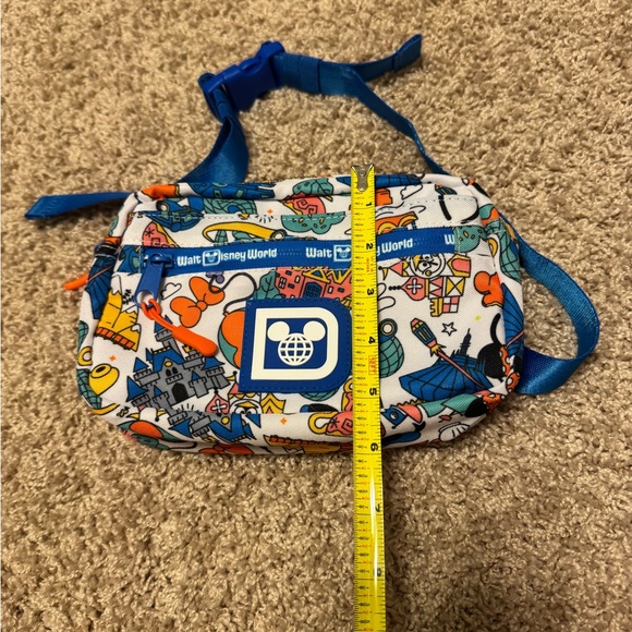 Disney World Four Park Blue and White Fanny Pack, Tags removed, never used - Picture 8 of 8